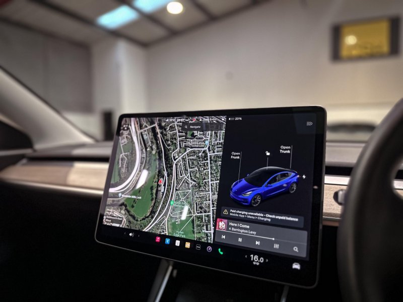 TESLA MODEL 3