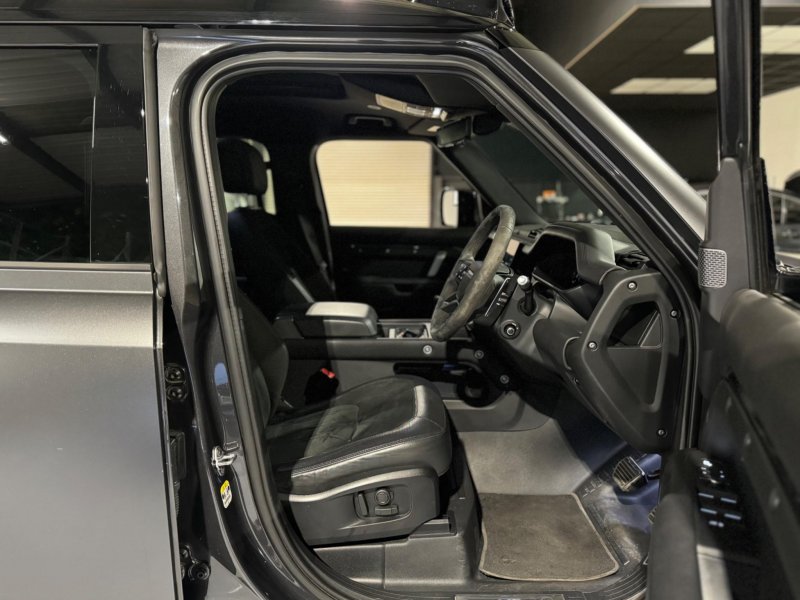 LAND ROVER DEFENDER 110