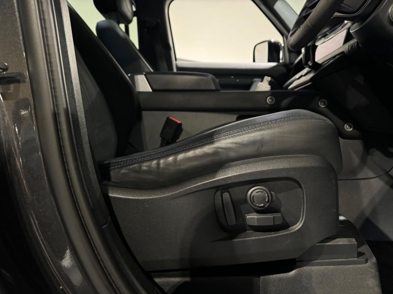 LAND ROVER DEFENDER 110