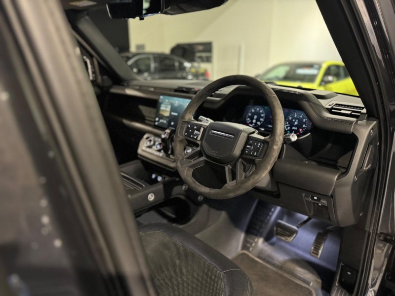 LAND ROVER DEFENDER 110