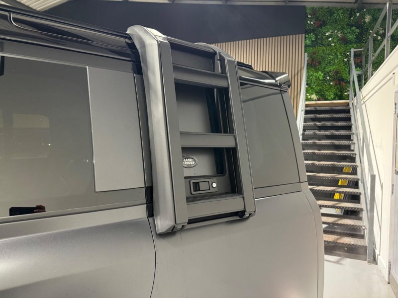 LAND ROVER DEFENDER 110