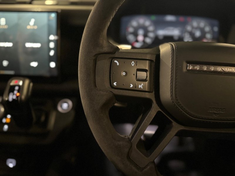 LAND ROVER DEFENDER 110