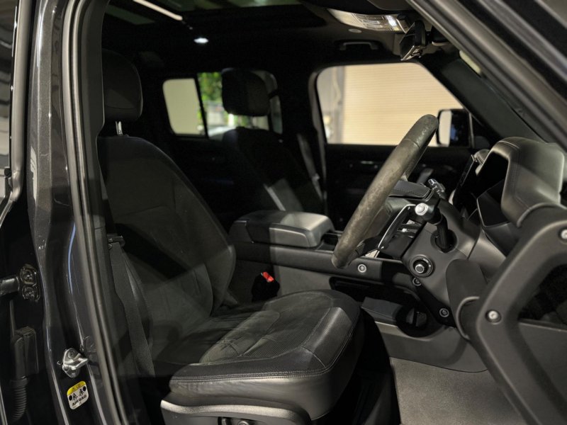 LAND ROVER DEFENDER 110