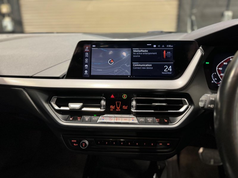 BMW 1 SERIES