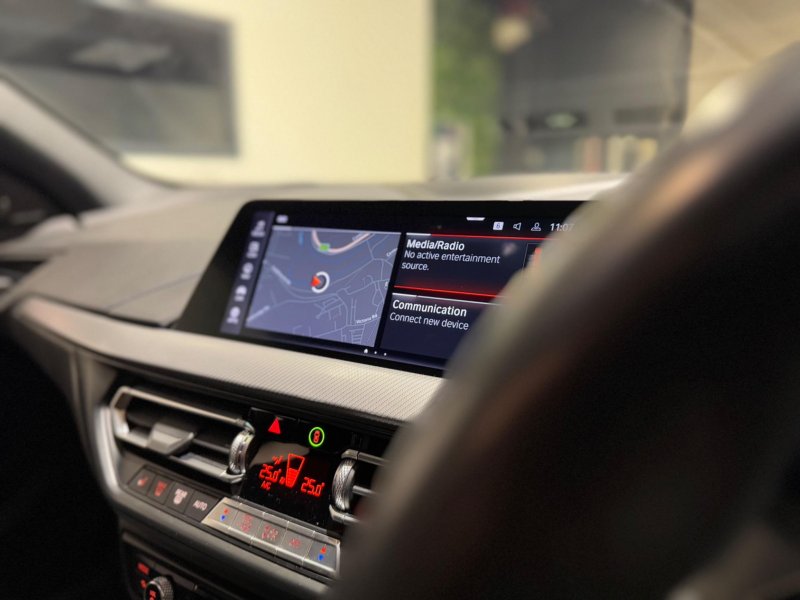 BMW 1 SERIES