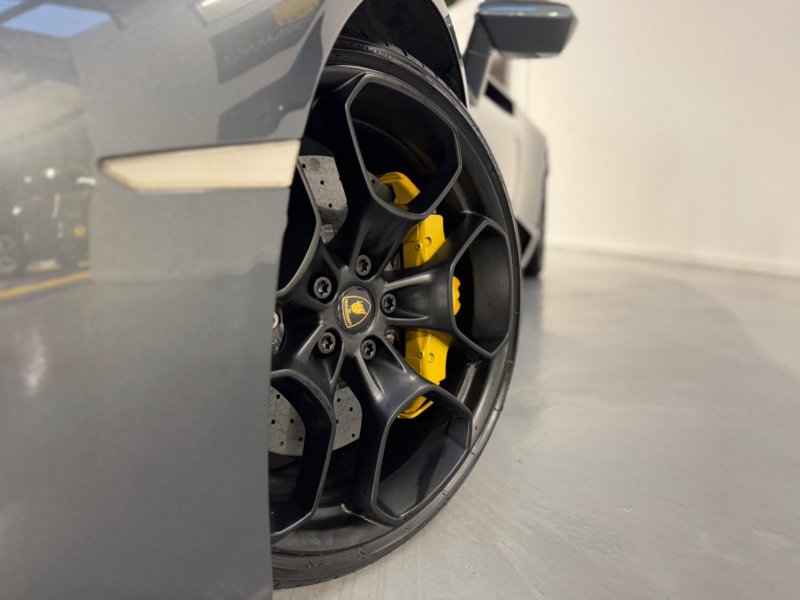 LAMBORGHINI HURACAN