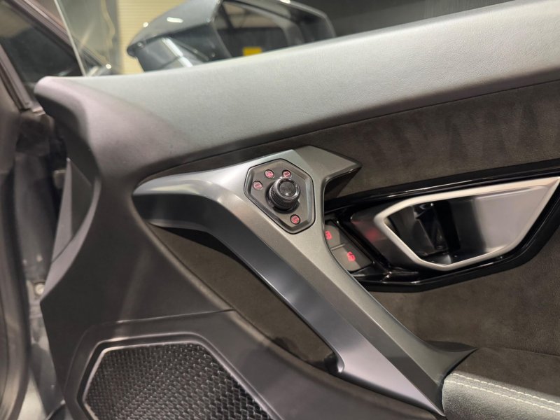 LAMBORGHINI HURACAN