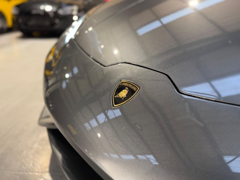 LAMBORGHINI HURACAN