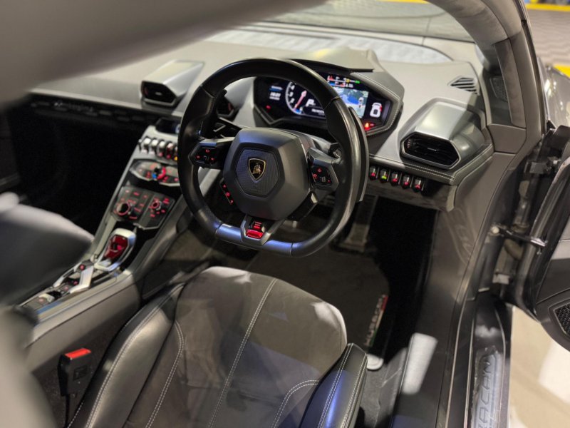 LAMBORGHINI HURACAN