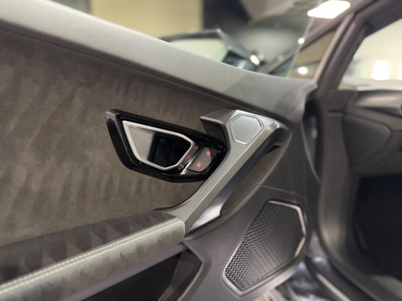 LAMBORGHINI HURACAN