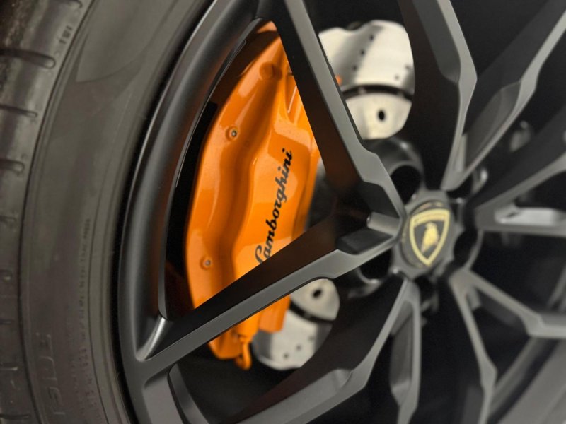 LAMBORGHINI HURACAN
