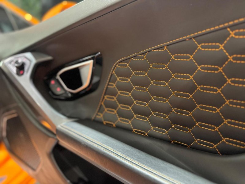 LAMBORGHINI HURACAN