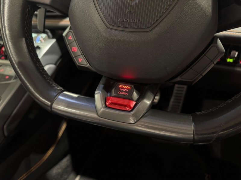 LAMBORGHINI HURACAN