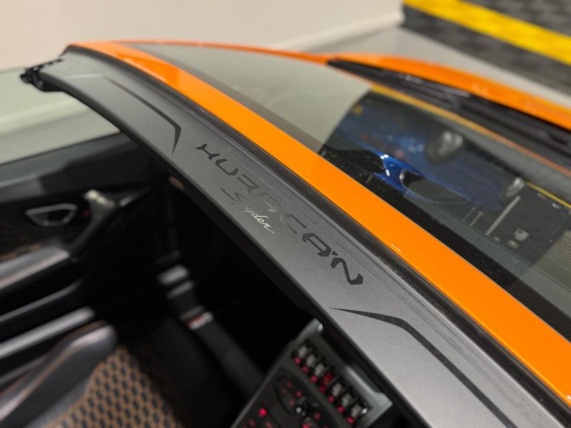 LAMBORGHINI HURACAN