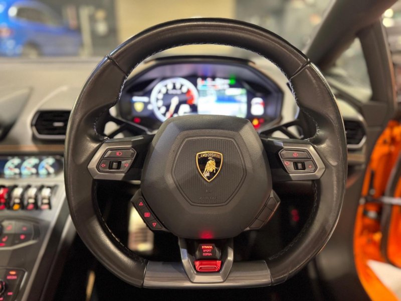 LAMBORGHINI HURACAN