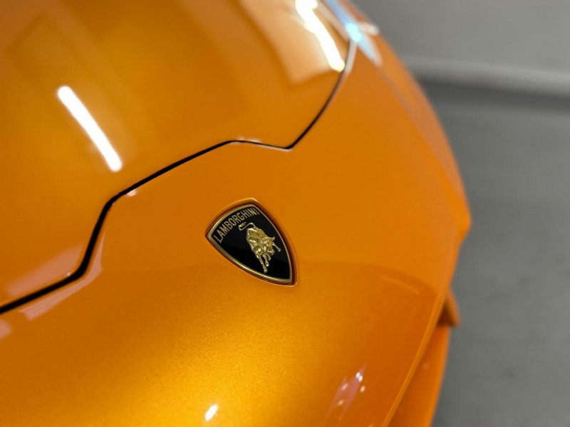 LAMBORGHINI HURACAN