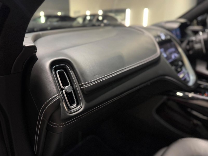 ASTON MARTIN DBX