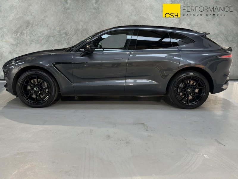 ASTON MARTIN DBX