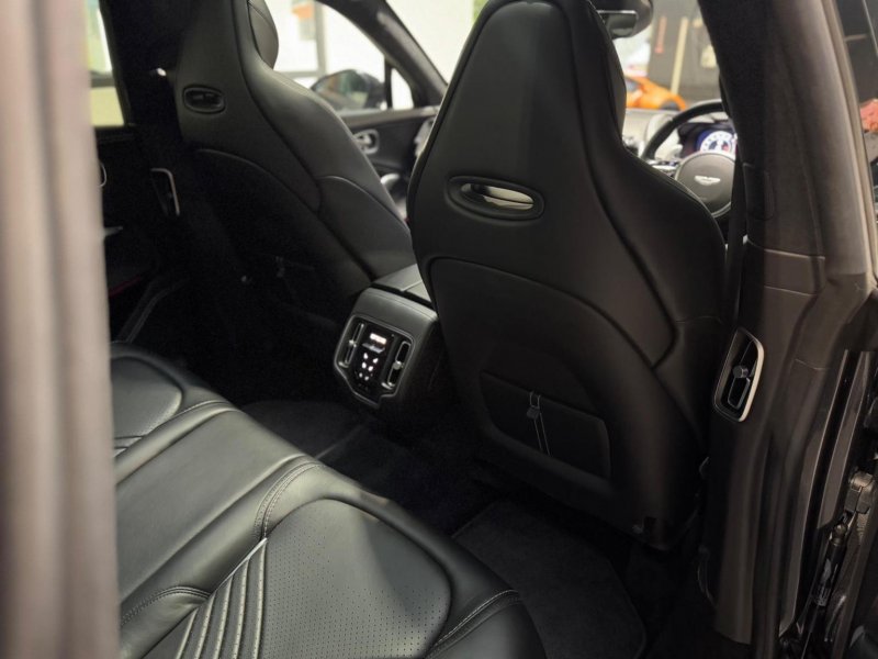 ASTON MARTIN DBX