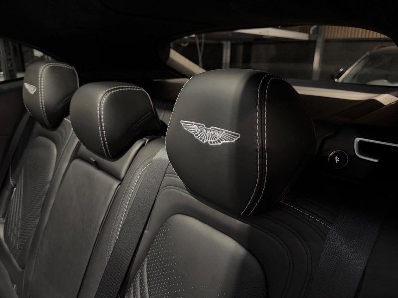 ASTON MARTIN DBX
