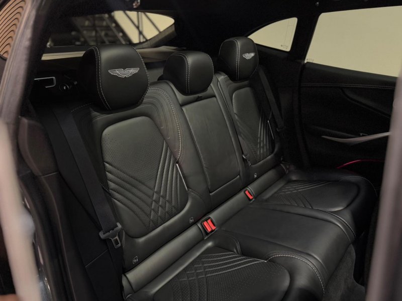ASTON MARTIN DBX