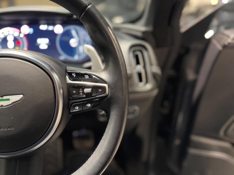 ASTON MARTIN DBX