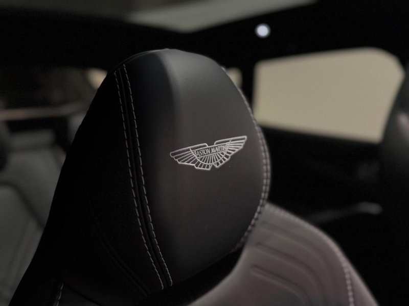 ASTON MARTIN DBX