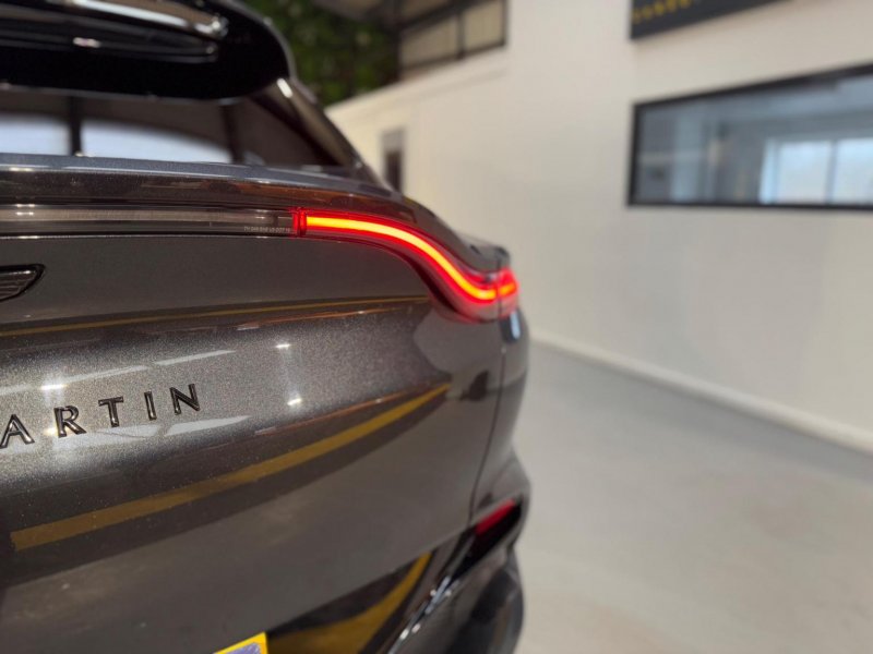 ASTON MARTIN DBX