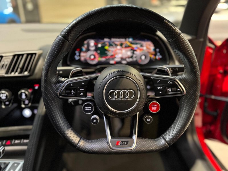 AUDI R8