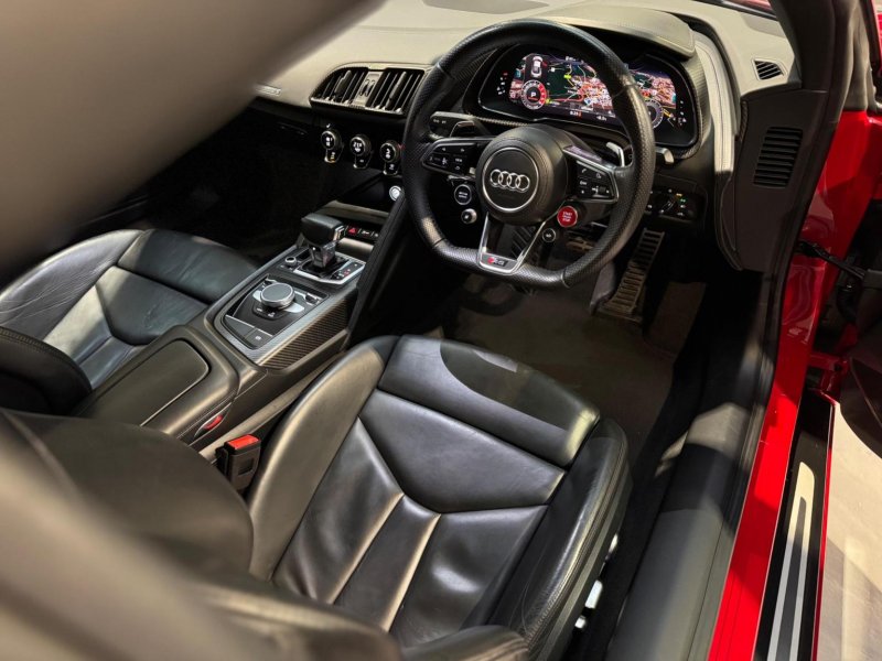 AUDI R8