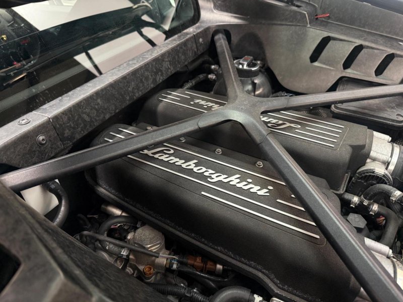 LAMBORGHINI HURACAN