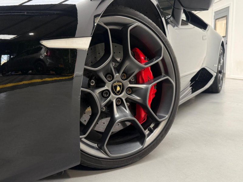 LAMBORGHINI HURACAN
