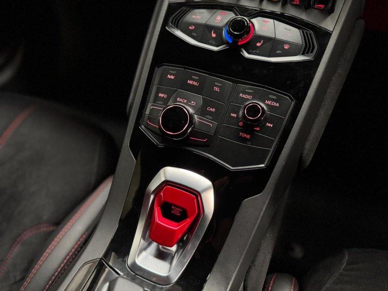 LAMBORGHINI HURACAN