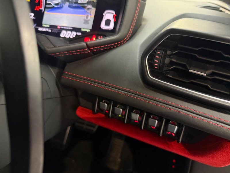 LAMBORGHINI HURACAN