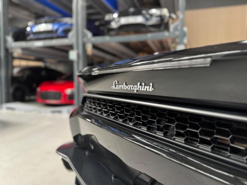 LAMBORGHINI HURACAN