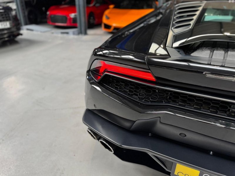 LAMBORGHINI HURACAN