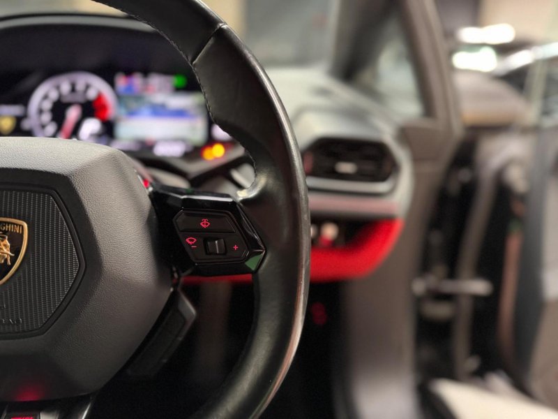 LAMBORGHINI HURACAN