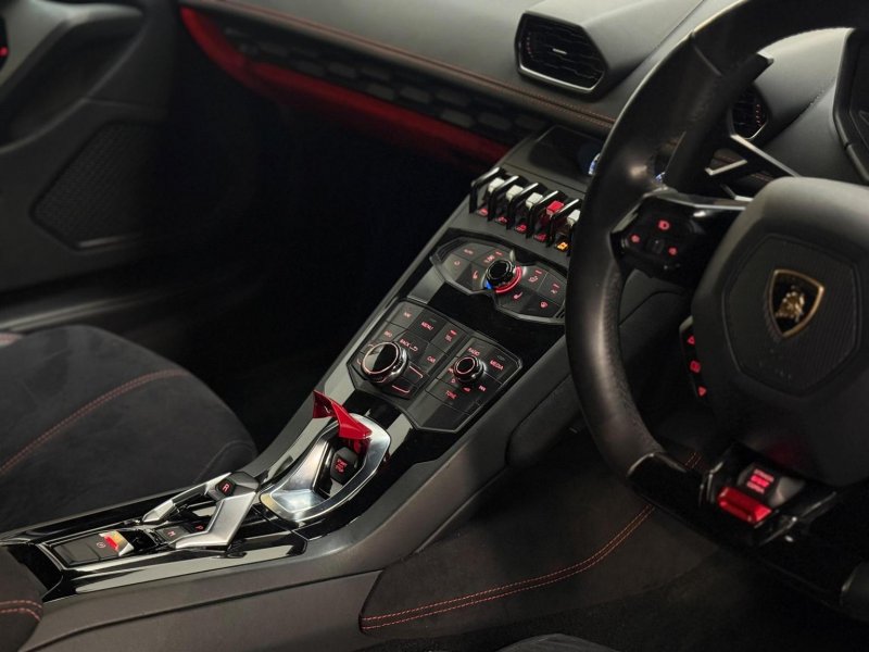 LAMBORGHINI HURACAN