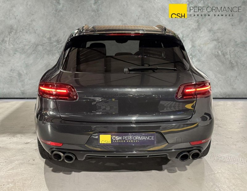 PORSCHE MACAN